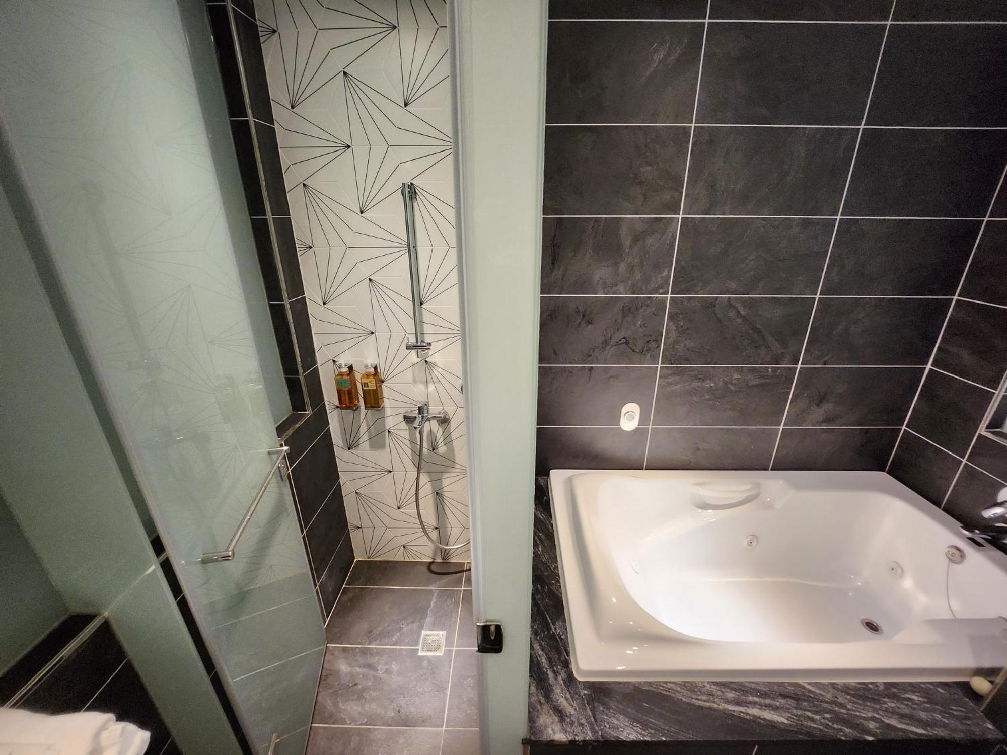 Bentley Hotel Čung-li Exteriér fotografie